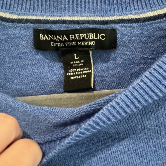 Banana Republic 100% merino wool crewneck no pilling or signs of wear - Picture 3 of 6